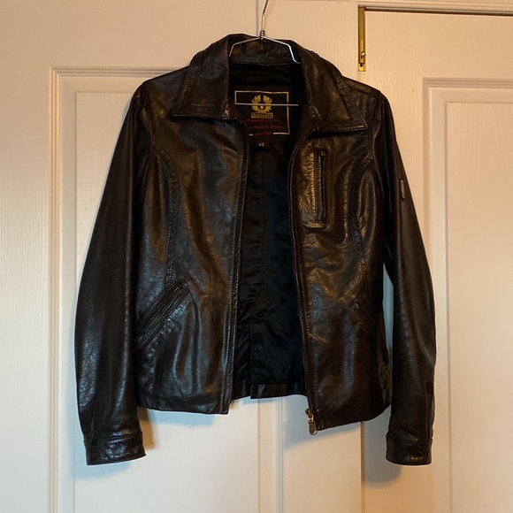 Black leather jacket. Good for Fall or Spring. EU 42 size. Made in Italy. - Picture 3 of 5